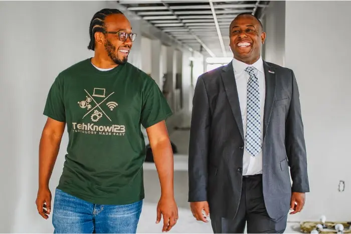 TechKnow 123 owner Kashif Kincaid, left, and U.S. Bank branch manager Ramone Davis