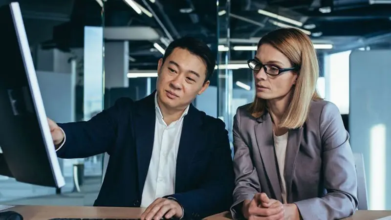 Two colleagues setting up a foreign currency bank account