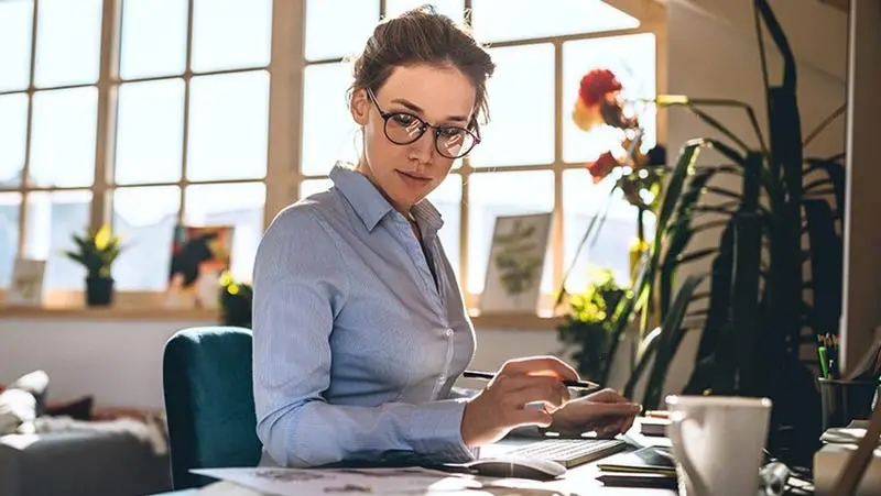 Woman at computer identifying cost control strategies for B2B payments