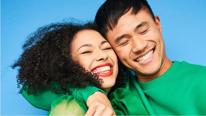 photo asian father and daughter hugging